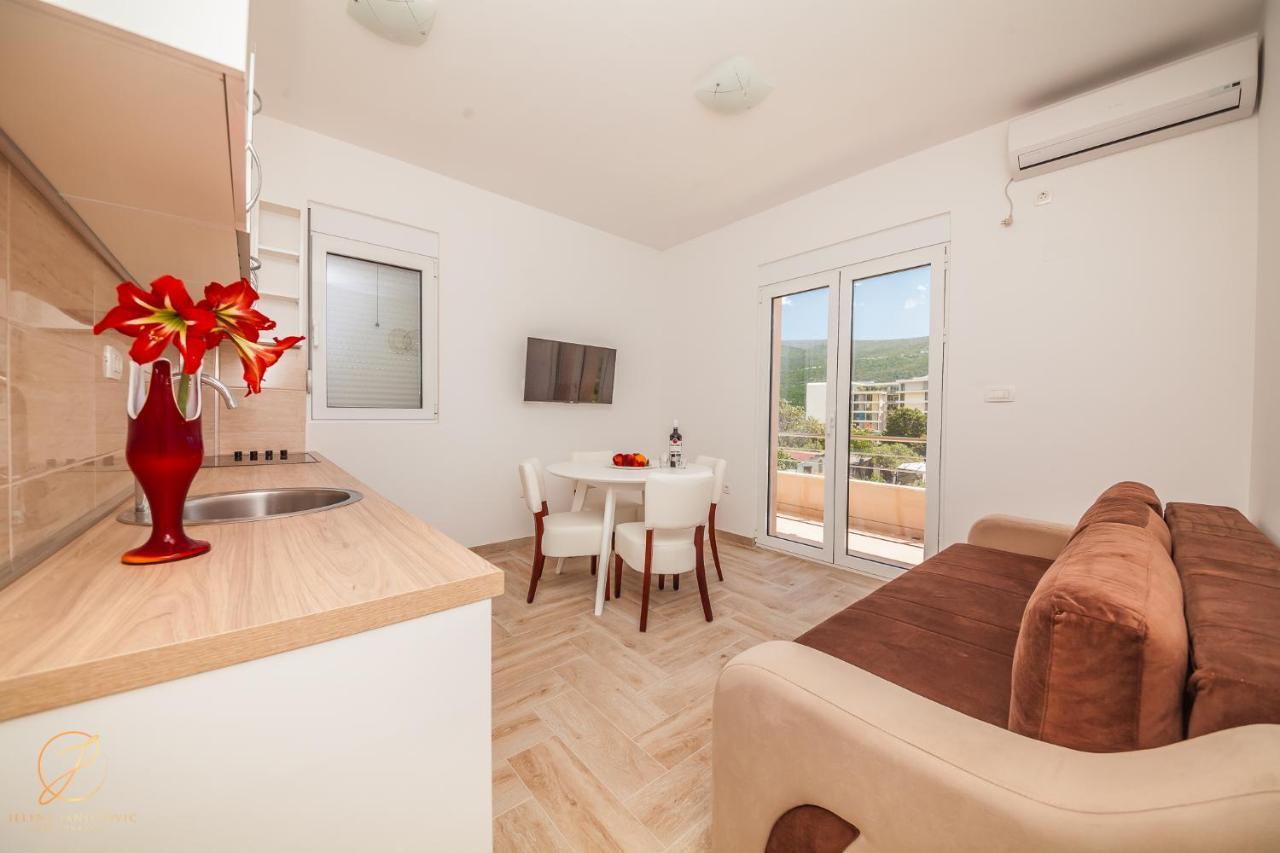Apartments Ruzmarin Herceg Novi Bagian luar foto